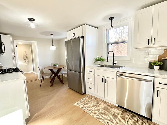 5th image of 88 N 5th St NE
