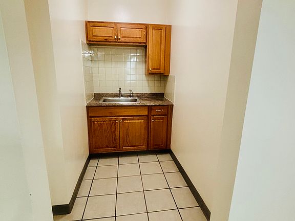 3rd image of 101 Lincoln St #6