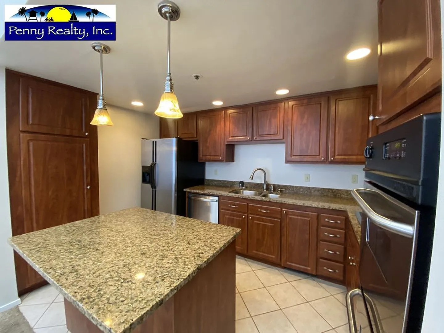 Spacious 2-Bedroom / 2-Bath Condo with Panoramic Bay Views — Photo 4