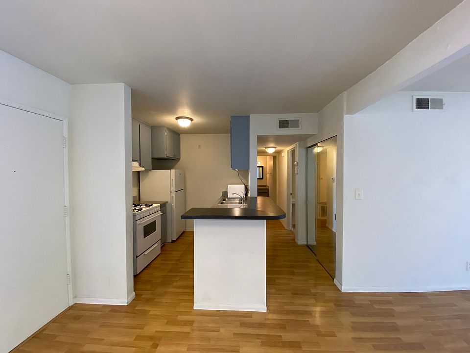 1st image of 18620 Hatteras St Unit 280