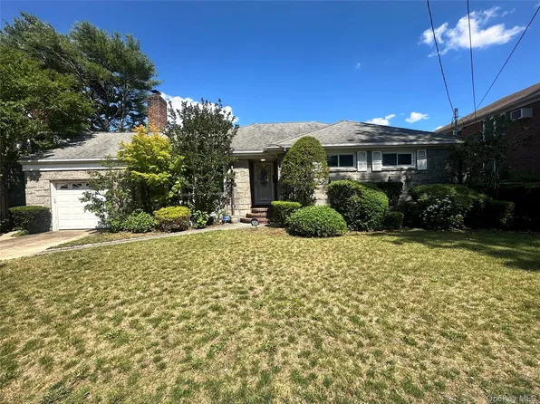 169 Landau Avenue, Floral Park, NY 11001