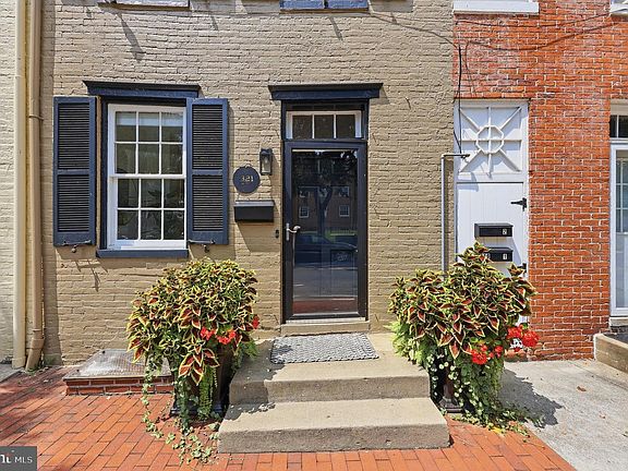 2nd image of 321 S Market St