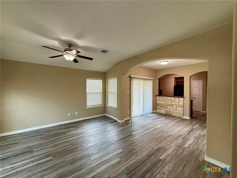 101 Salas Dr — Photo 3