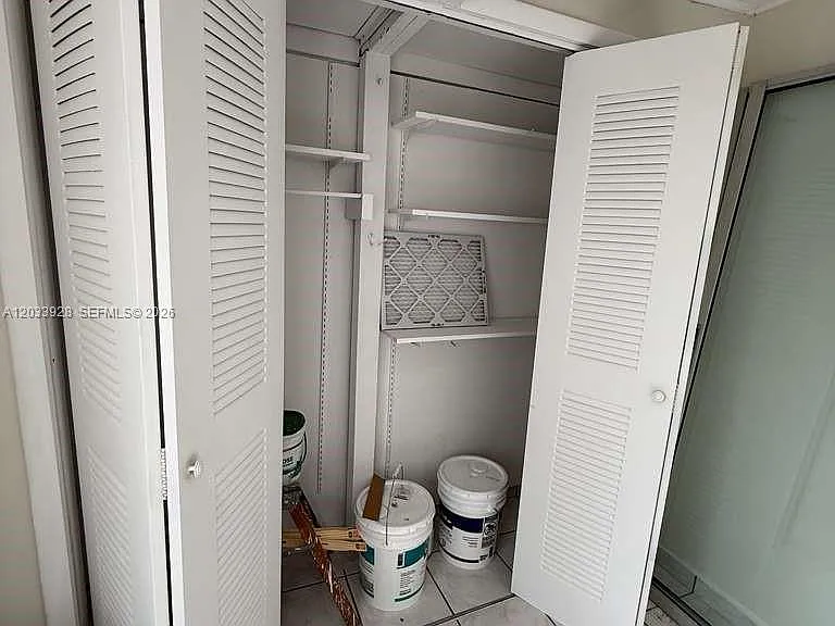 1140 SW 9th St #2 — Photo 34