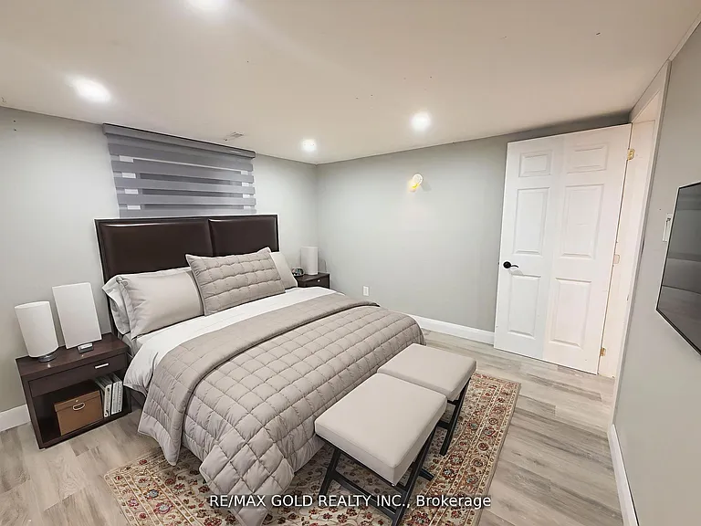 156 Mooregate Cres #LOWER — Photo 21