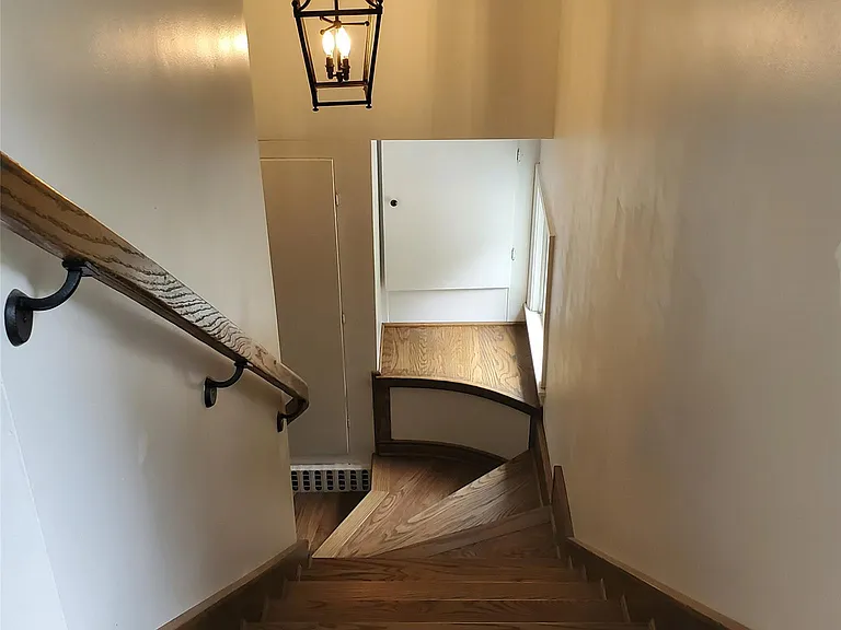 249 W Buell Rd E — Photo 36