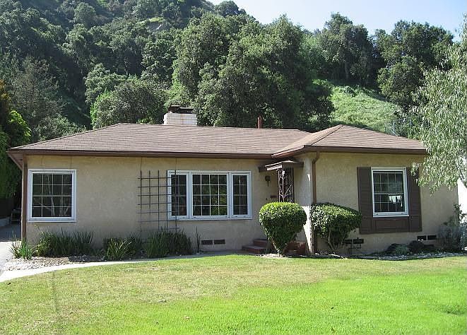 1st image of 2710 E Glenoaks Blvd