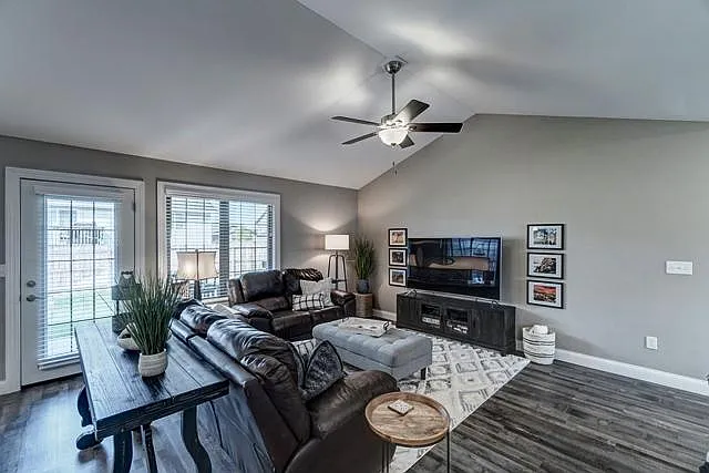 3101 Olive Grove Ct — Photo 2