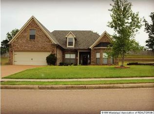 78 Cobblestone Ln N, Hernando, MS 38632