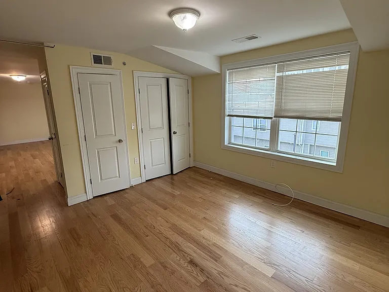81 Lester St — Photo 2