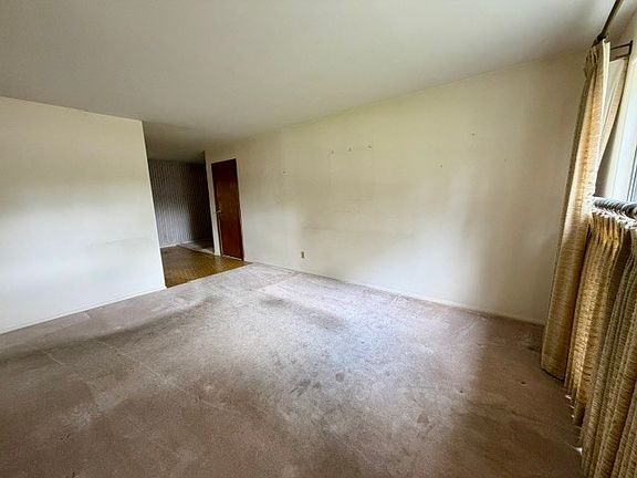 3rd image of 915 16th St
