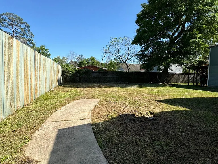 8708 Lanewood Dr — Photo 16