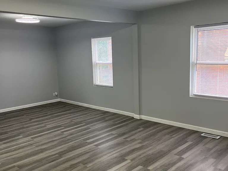9709 S Emerald Ave — Photo 13