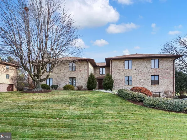 5840 Fairway Dr W #W-2, Fayetteville, PA 17222
