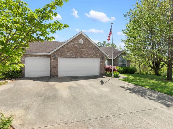 677 Pleasant Lake Dr, Jackson, MO 63755
