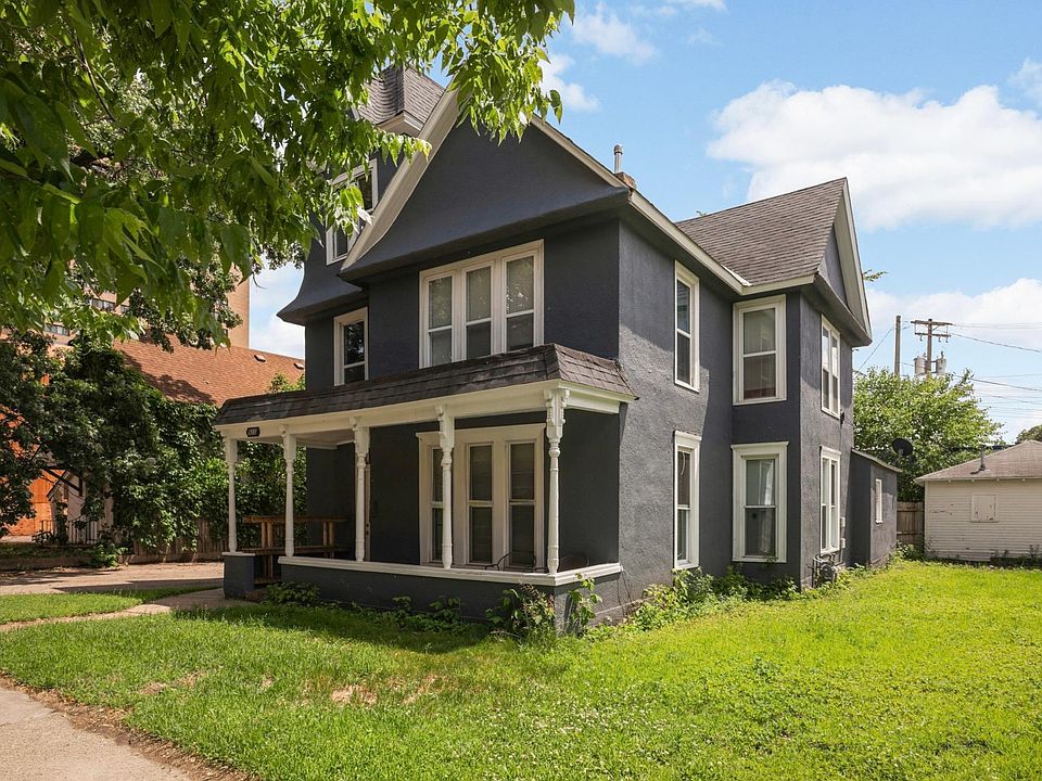 1st image of 922 18 1/2 Ave NE