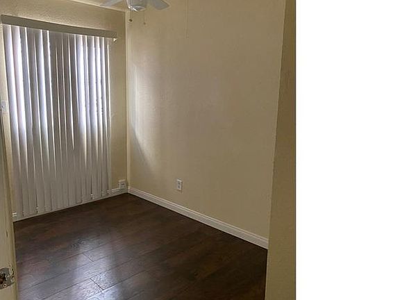 3rd image of 1014 S Flower St #4
