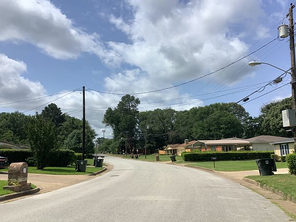 4th image of 613 Sunnyhill Dr