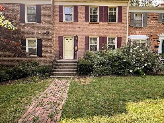 2nd image of 114 Canterbury Ct