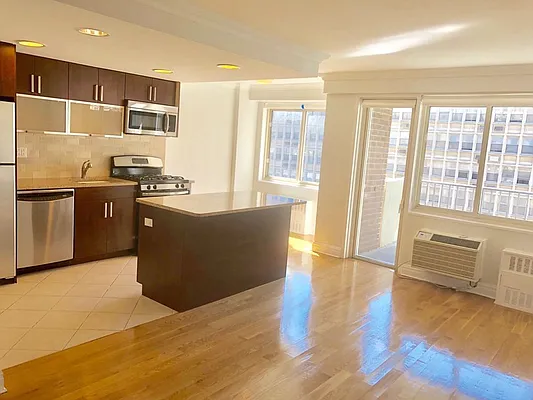 Rented by Silverstreet RE LLC | media 7