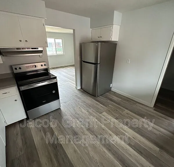 2208 Saint Clair Rd — Photo 4