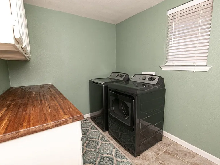 Hill Way Dr — Photo 9