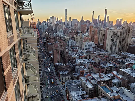 Rented by R New York | media 10
