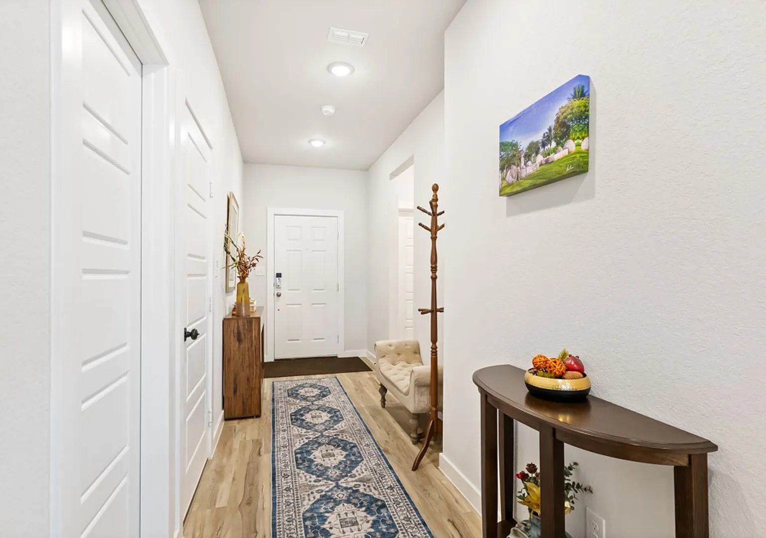 Beautiful 3 Bedroom Home in Bella Rosa Open Floor Plan & Covered Patio — Photo 4