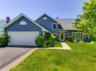 310 Chesterfield Ln, Vernon Hills, IL