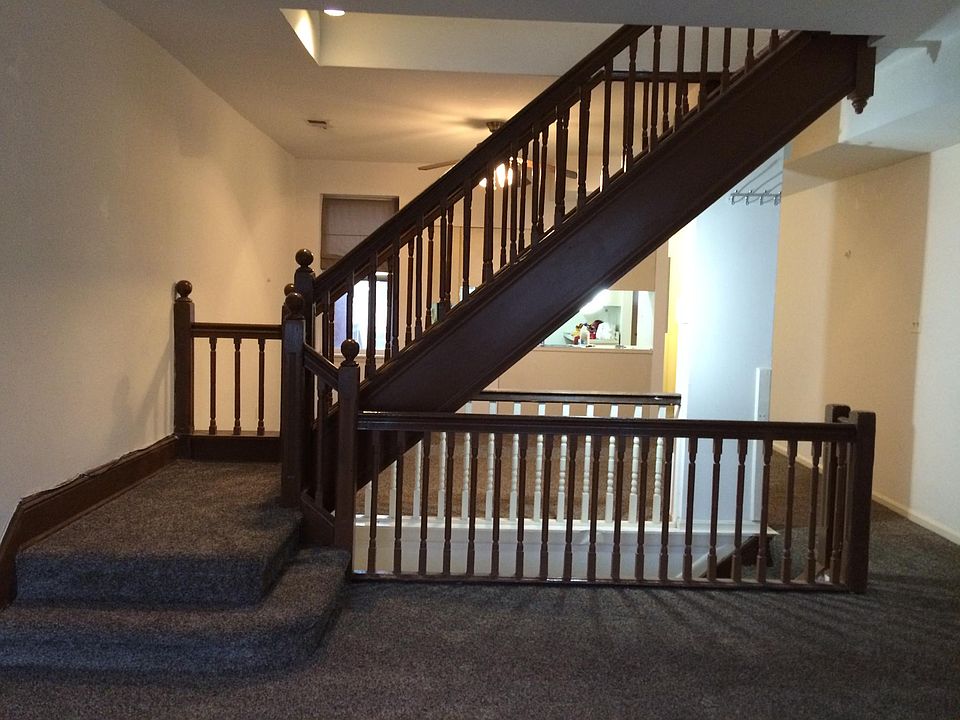 1st image of 818 5th St NE