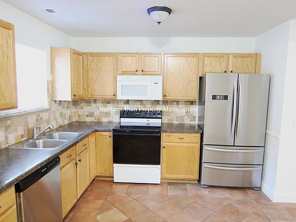 5 Kitchen_11022022