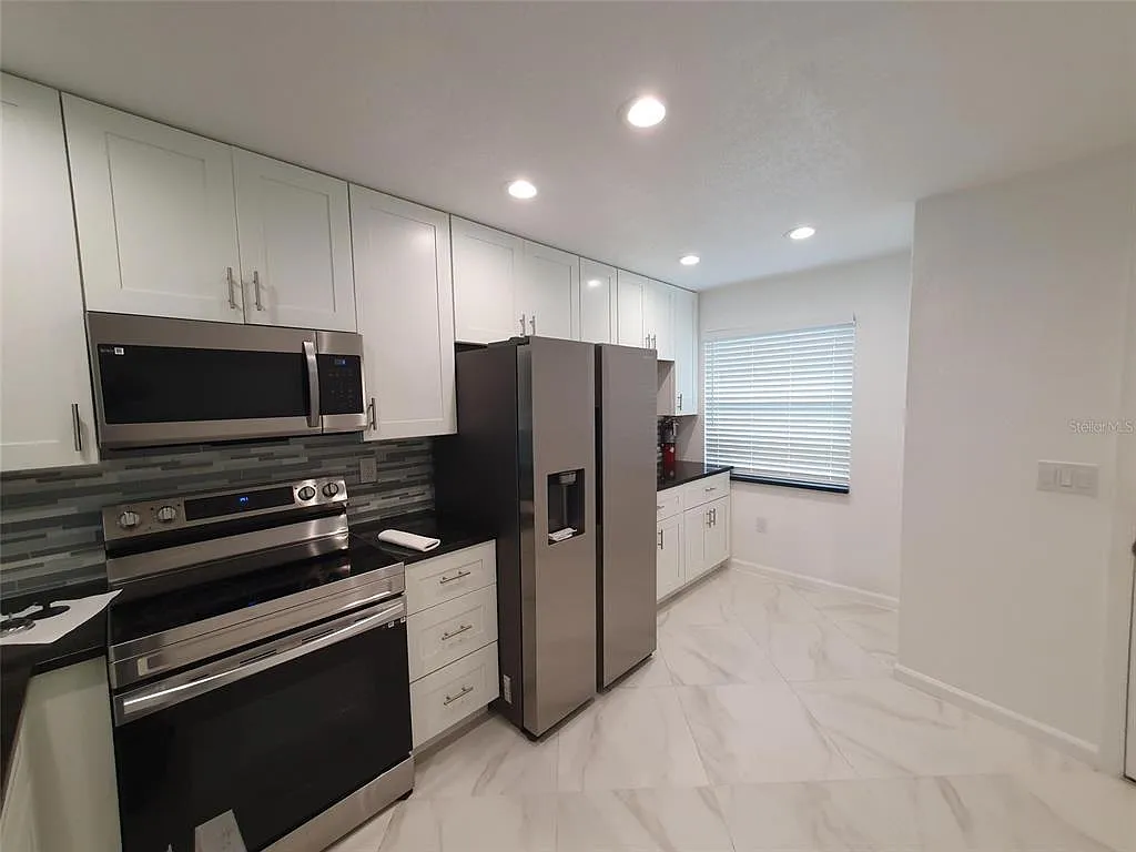 2 bed, 2.0 bath, 1000 sqft, $1,950 — Photo 2