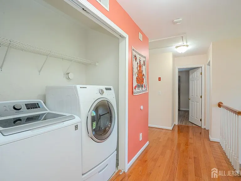 31 Hawthorn Dr — Photo 32