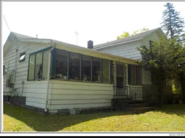 10953 Railroad Ave, Brant, NY 14081
