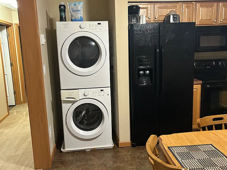 Washer/Dryer Hookup.
Appliance not included