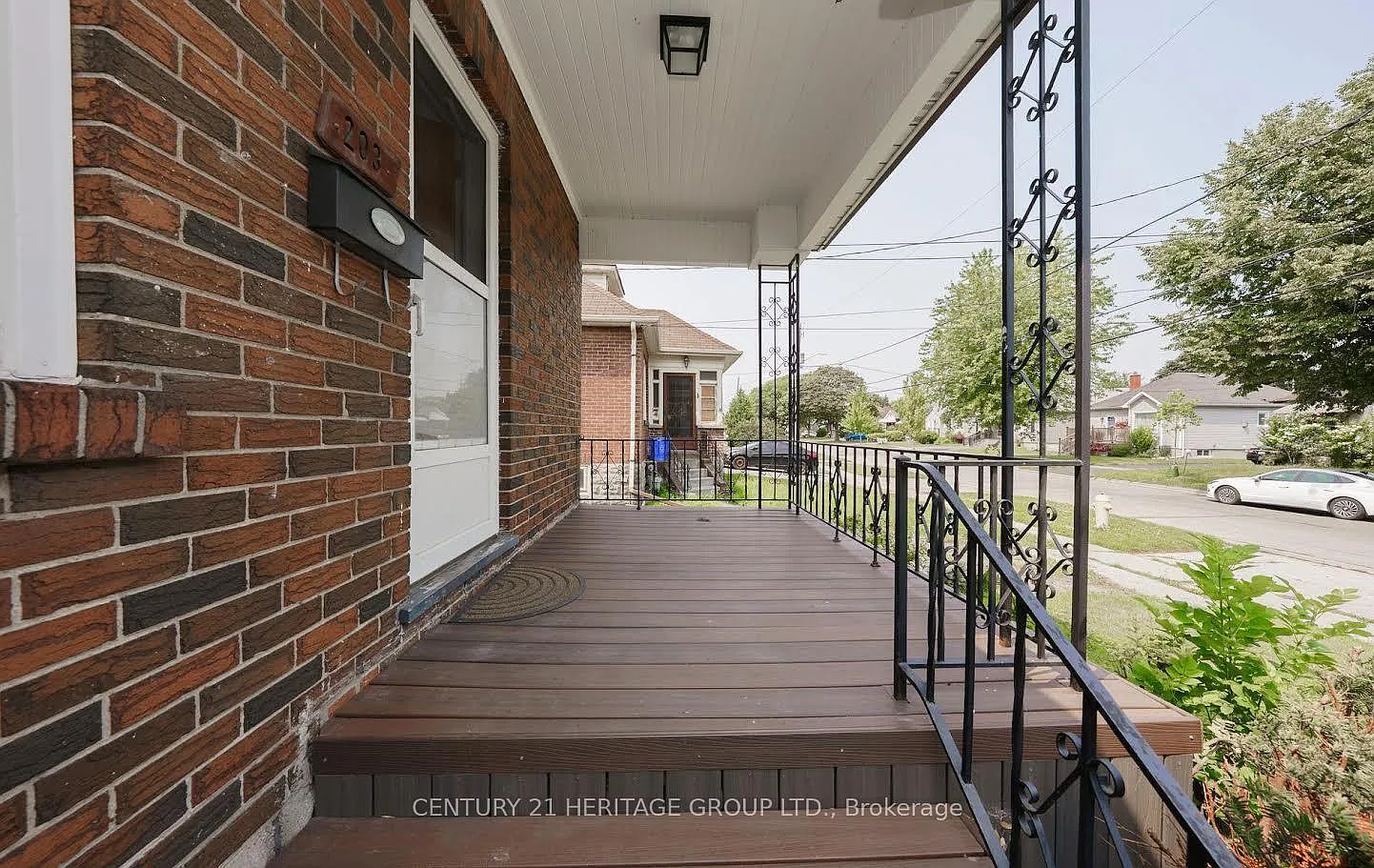 3 bed, $2,700 — Photo 2