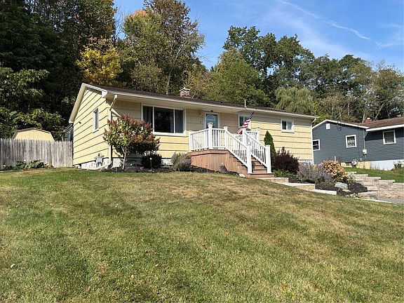 3rd image of 6 Wightman Dr