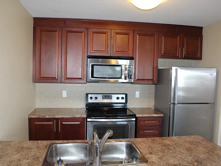 137 Harthill Way #H — Photo 4