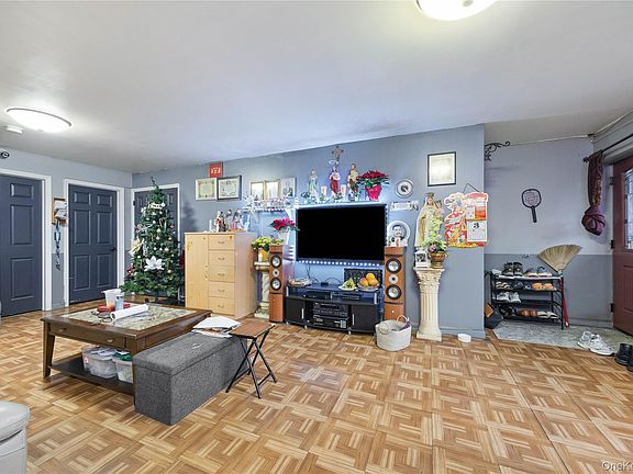 4th image of 55 W 192nd Street