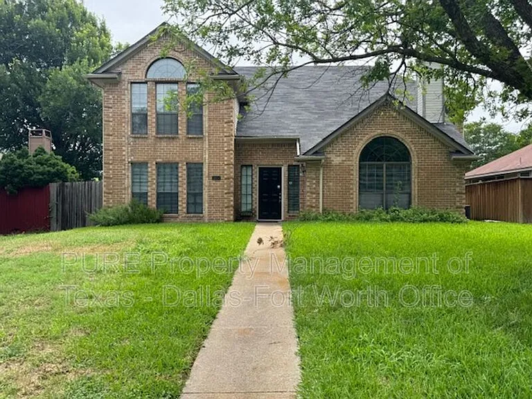 1404 Straus Rd — Photo 1