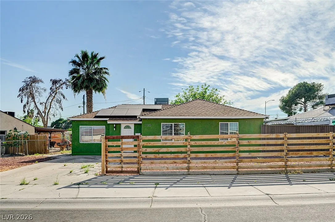 3 bed, 2.0 bath, 1166 sqft, $1,650 — Photo 1