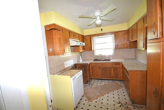 5th image of 1682 NE South St