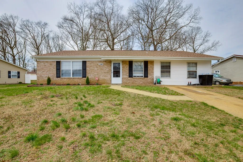 1143 Harvard Rd photo 1