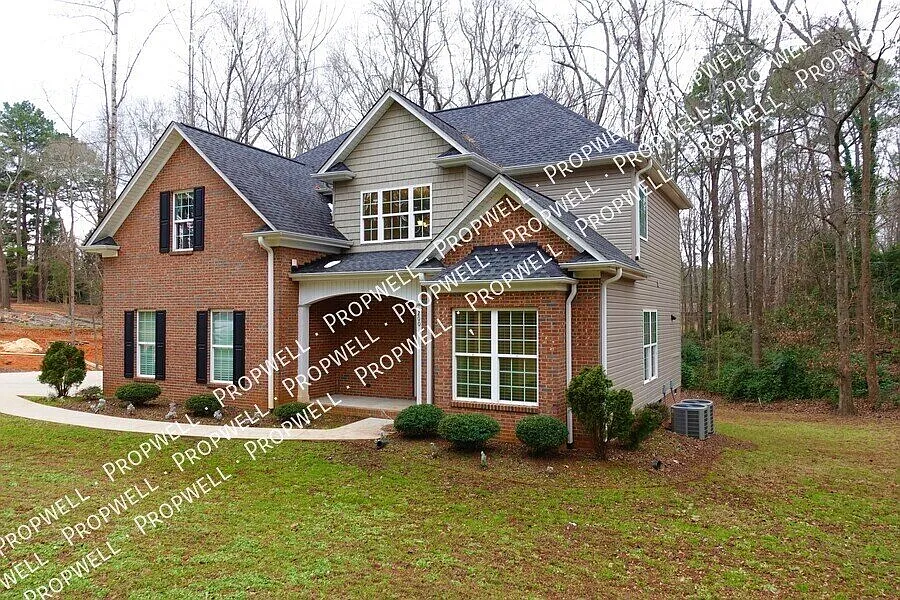 4 bed, 2.5 bath, 2283 sqft, $2,095 — Photo 4