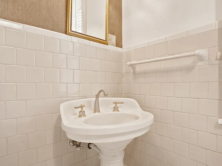 209 N Washington St — Photo 44