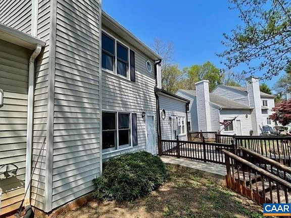 3rd image of 943 Rives St