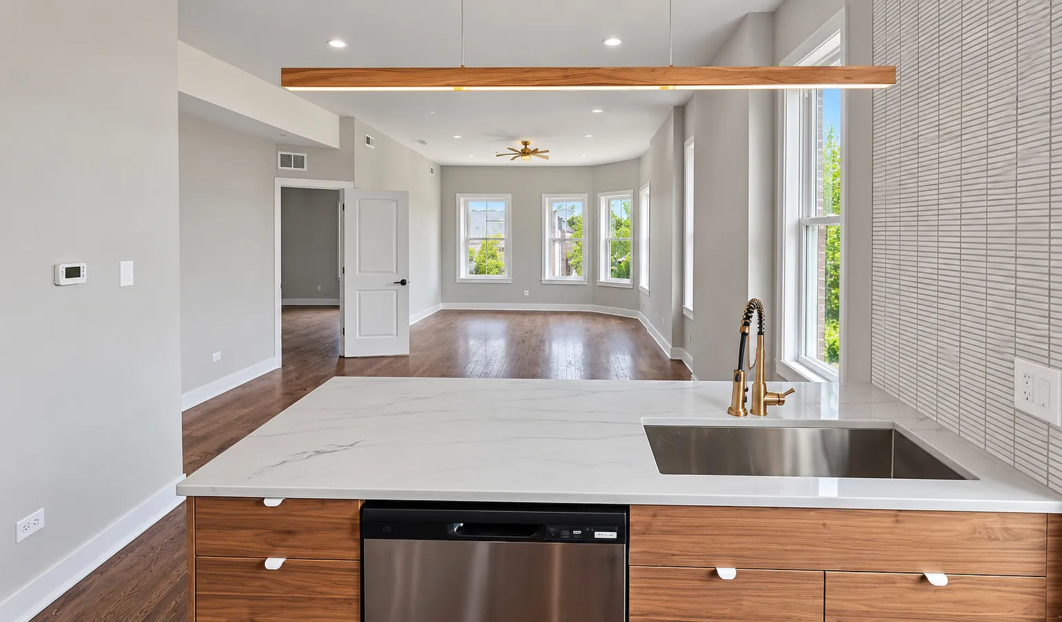 2024 S Ashland Ave — Photo 2