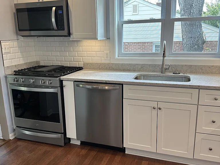 10 N Floyd St — Photo 12
