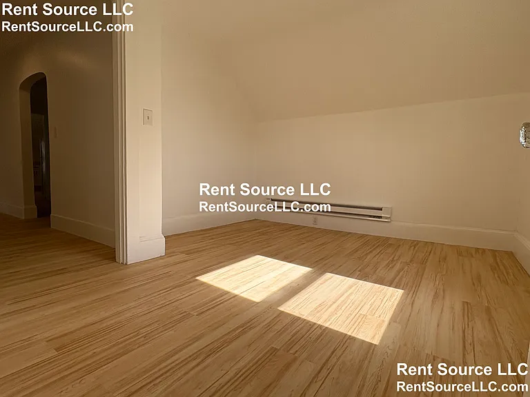 9-11 Knapp St #3 — Photo 9