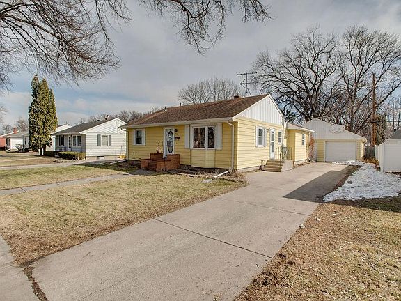 4th image of 2001 8th St N